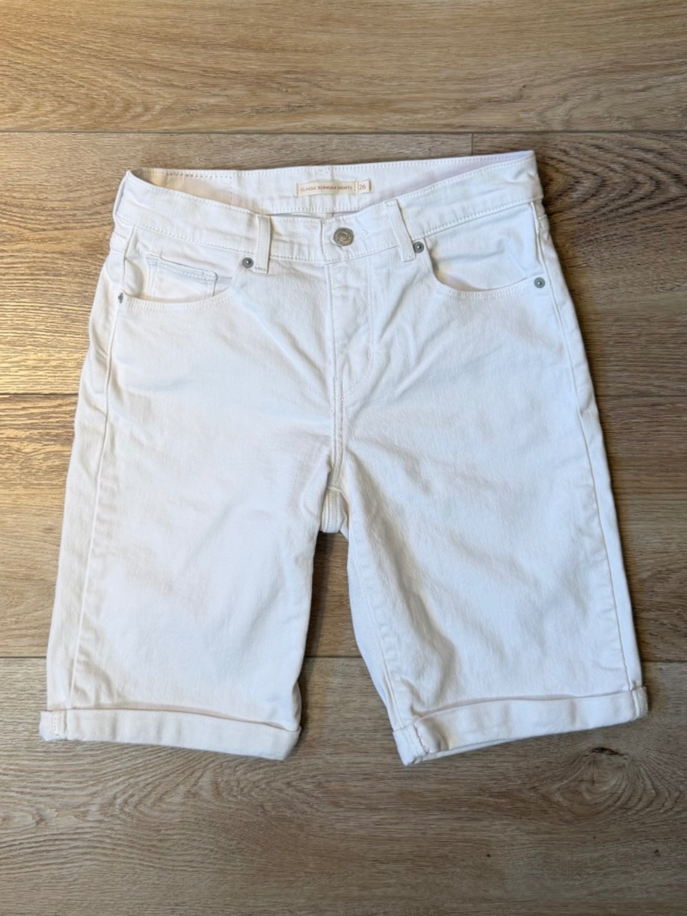 Levi's Classic Bermuda Denim Shorts | Size 26 | White/Off-White | Sewn-in Cuff - Picture 1 of 10